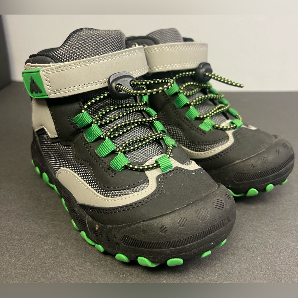 Mishansha-Youth size: 28, Black/Green boots, Pre- Owned good condition - Picture 2 of 7